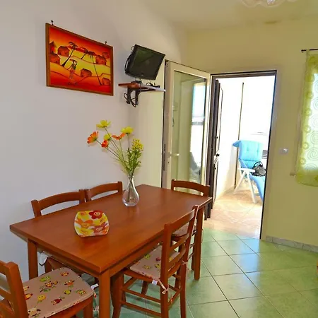 Ginestra 6 Apartment *