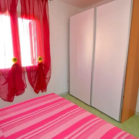 Ginestra 6 Apartment *